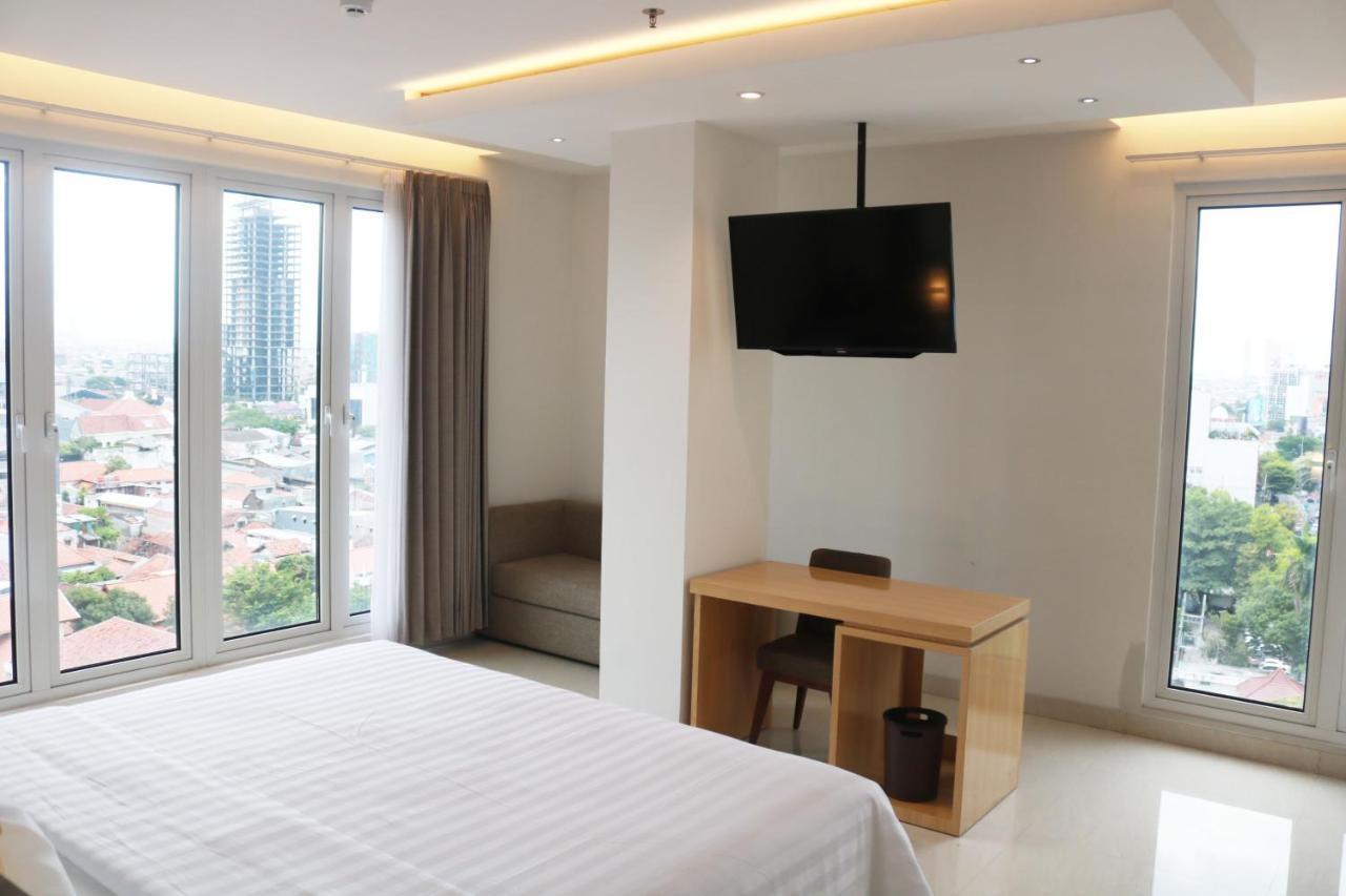 Surabaya River View Hotel Extérieur photo