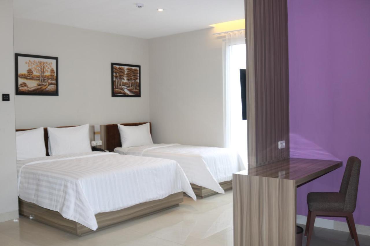 Surabaya River View Hotel Extérieur photo