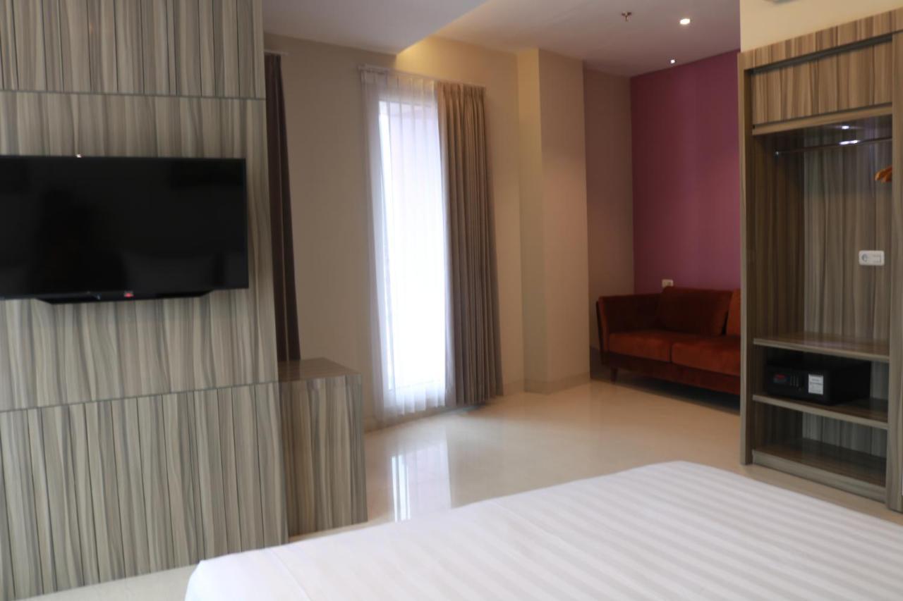 Surabaya River View Hotel Extérieur photo