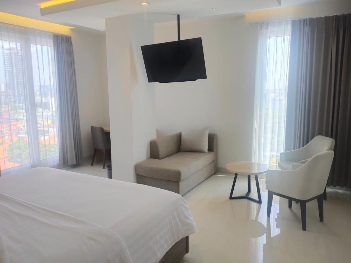 Surabaya River View Hotel Extérieur photo