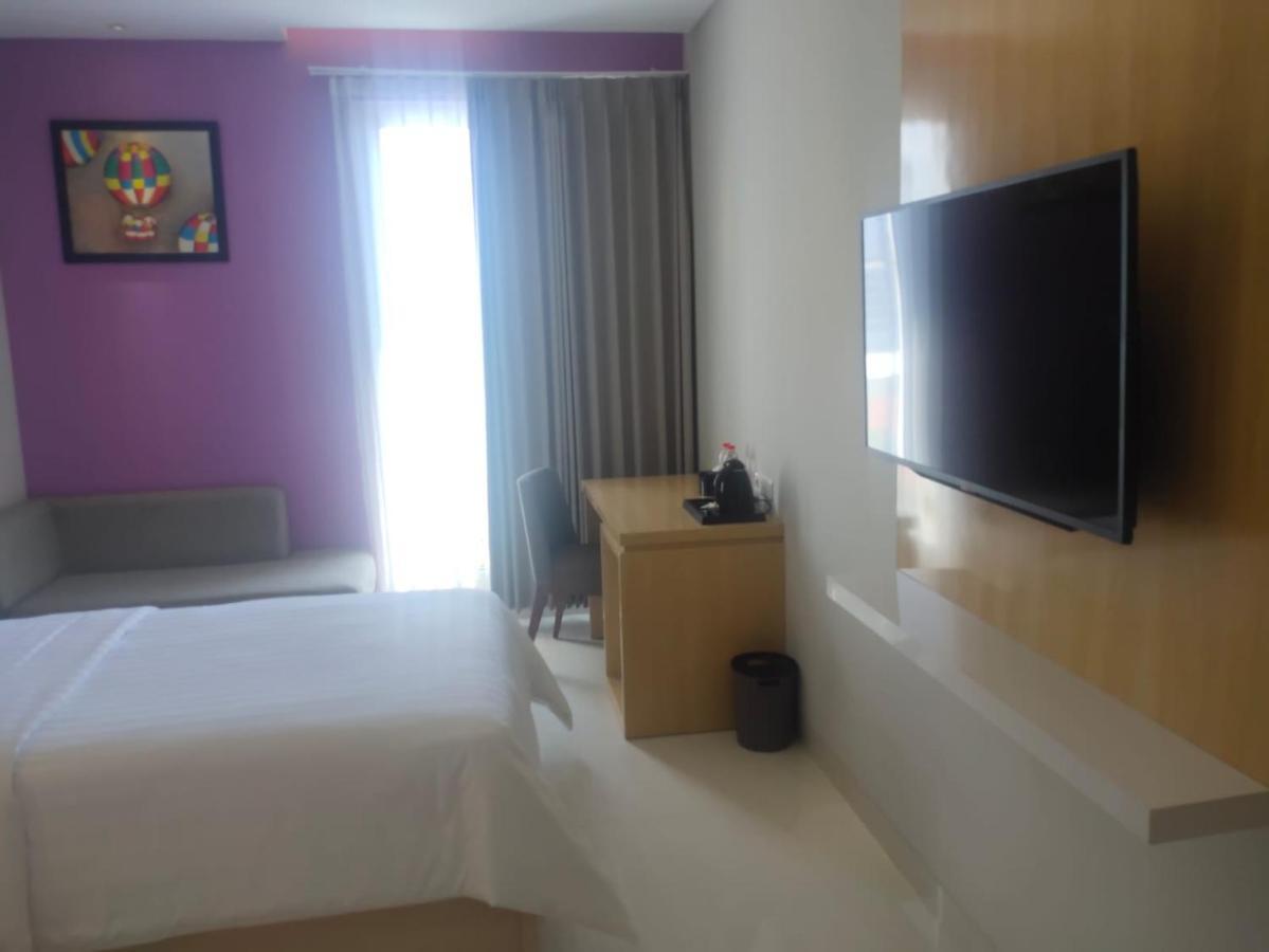 Surabaya River View Hotel Extérieur photo