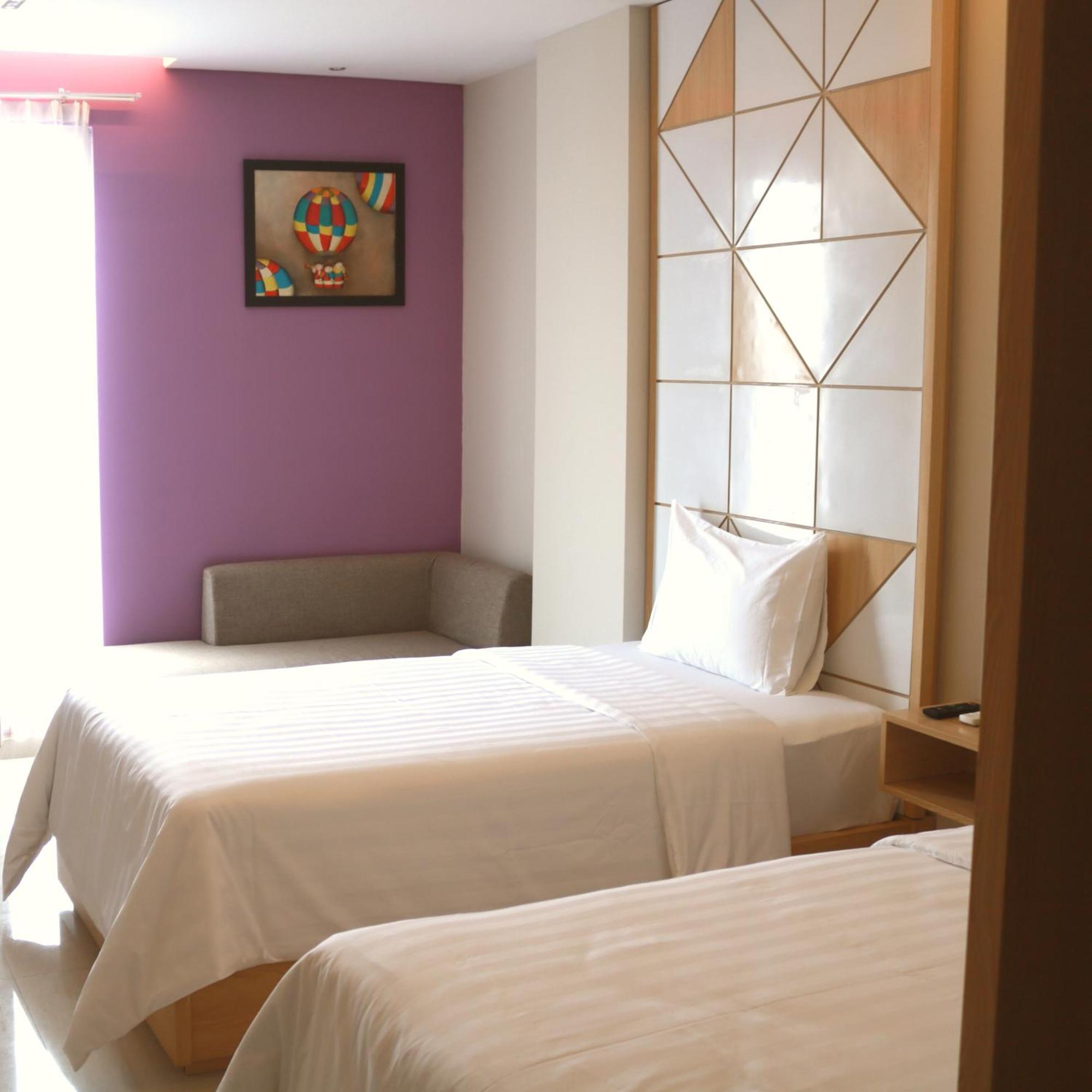 Surabaya River View Hotel Extérieur photo